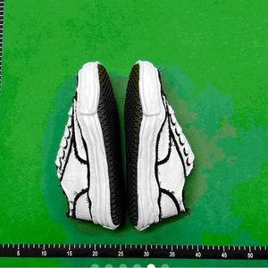 Maison Mihara Yasuhiro Peterson “White Overhanging”